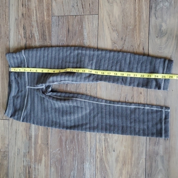 Lululemon Women Wunder Under Crop II leggings sz 2 - Picture 6 of 11